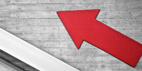 an red arrow pointing upward to the top left